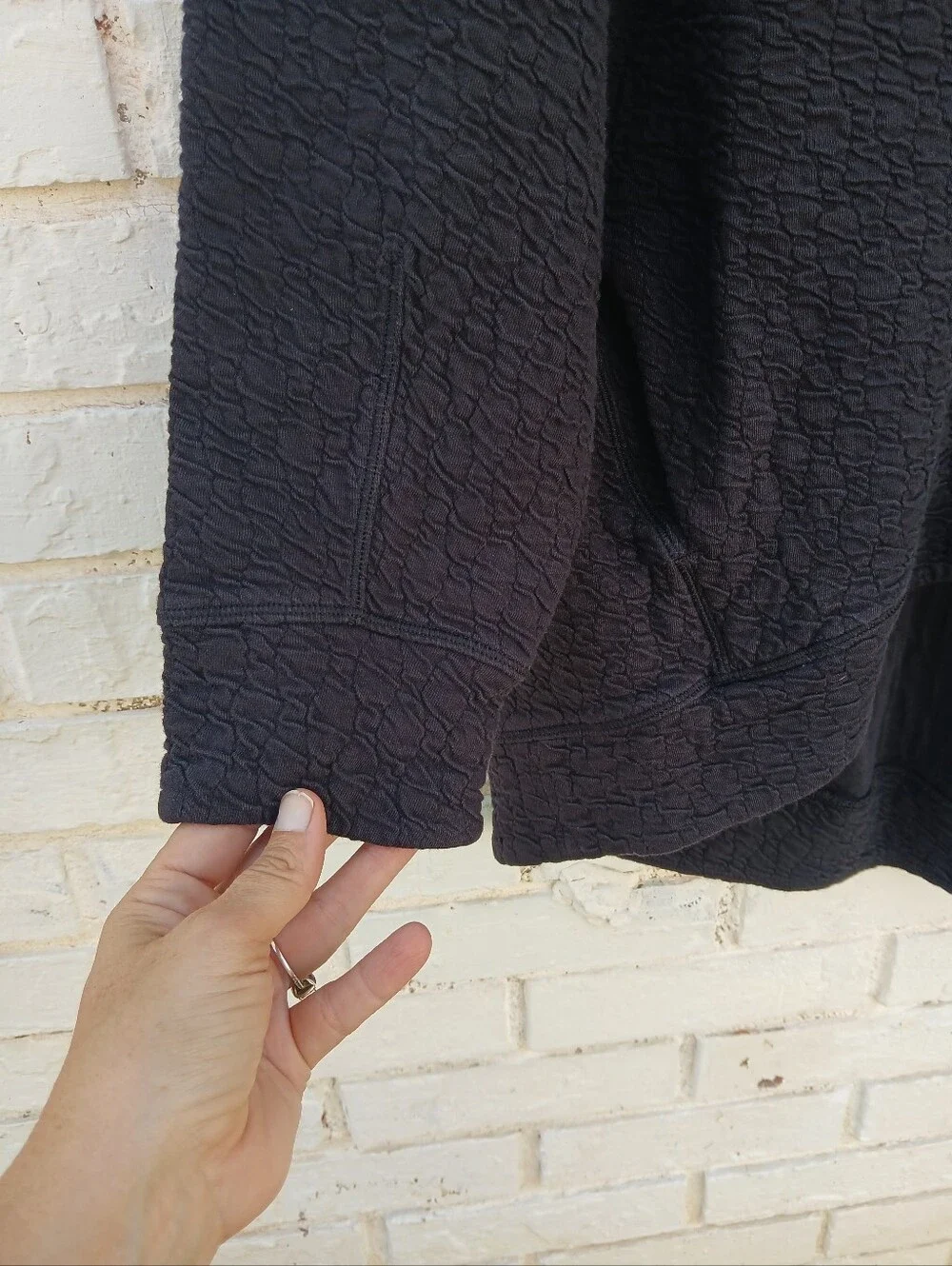 Lululemon Rippled V Neck Pullover Black Size 10